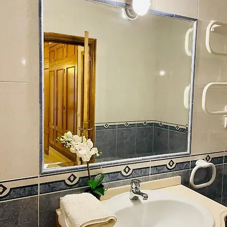 Spacious Central Apartament Daire Lagos